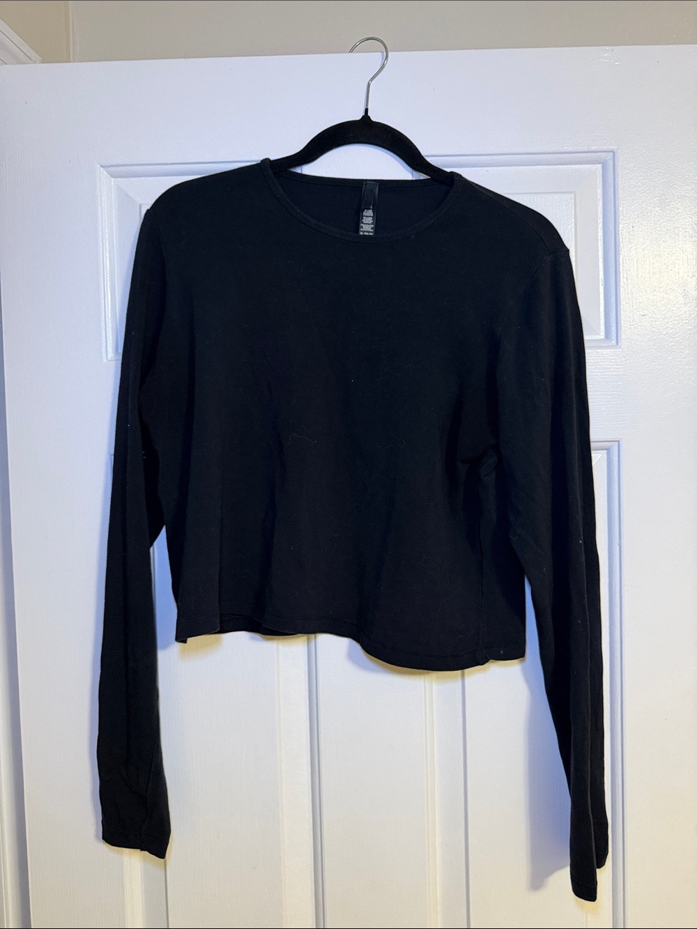 SKIMS Black Long-Sleeve Cropped Tee